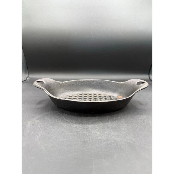 Vintage Oval Cast Iron Grilling Pan - 6”x6” - Picture 2 of 8